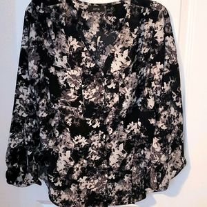 Apt 9 Long sleeve blouse large with roll up sleeve